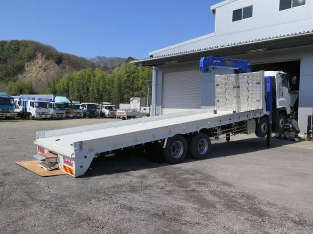 いすゞギガセルフクレーン4段大型（10t）[写真02]