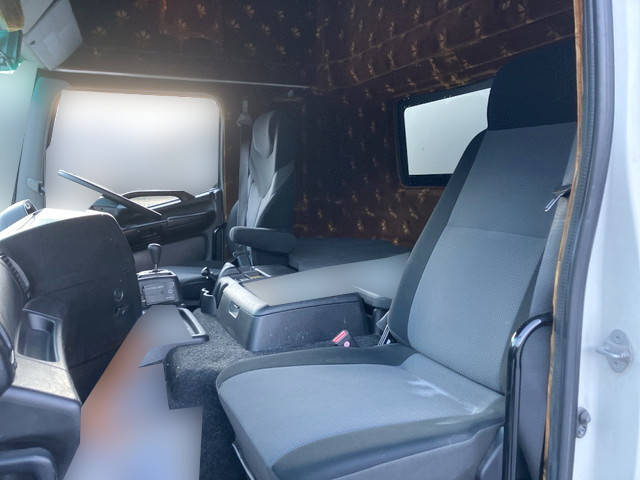 日野プロフィアパネルウイング大型（10t）[写真26]