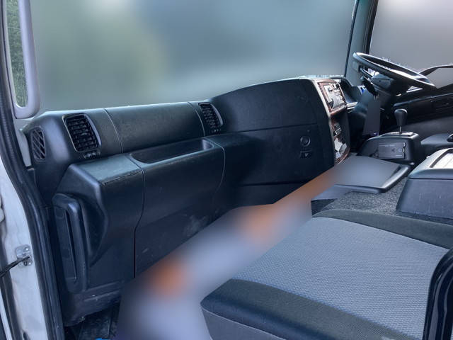 日野プロフィアパネルウイング大型（10t）[写真28]