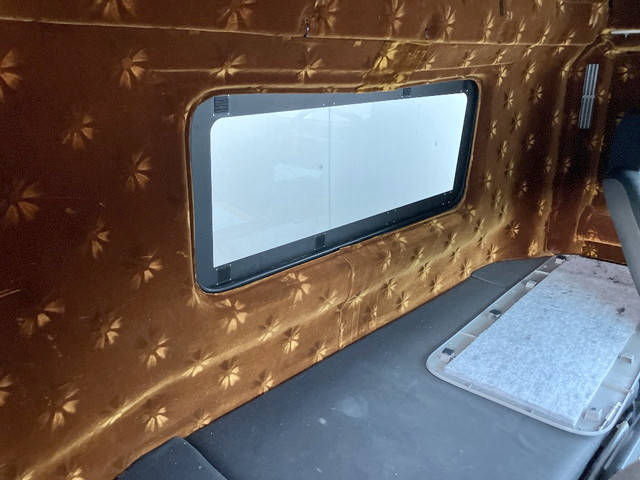 日野プロフィアパネルウイング大型（10t）[写真30]