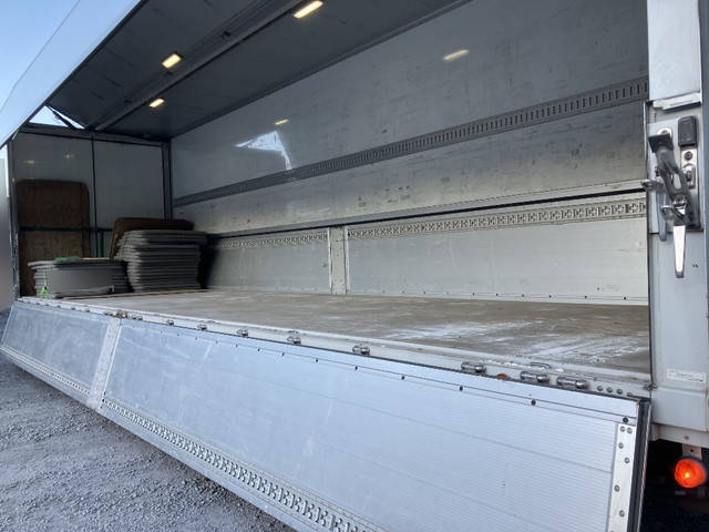 日野プロフィアパネルウイング大型（10t）[写真08]