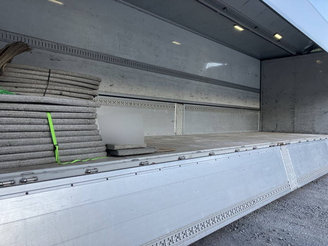 日野プロフィアパネルウイング大型（10t）[写真09]