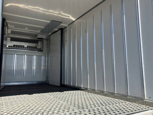 いすゞエルフ冷凍車（冷蔵車）小型（2t・3t）[写真14]