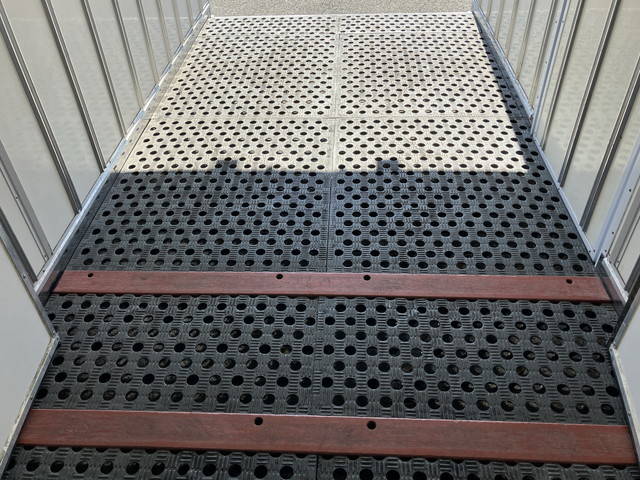 いすゞエルフ冷凍車（冷蔵車）小型（2t・3t）[写真16]