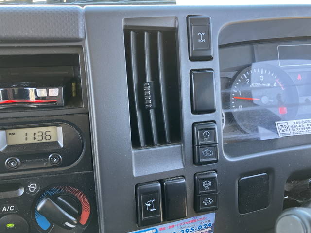 いすゞエルフ冷凍車（冷蔵車）小型（2t・3t）[写真36]