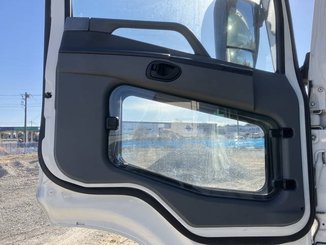 三菱ふそうスーパーグレートトレーラーヘッド（トラクターヘッド）大型（10t）[写真28]