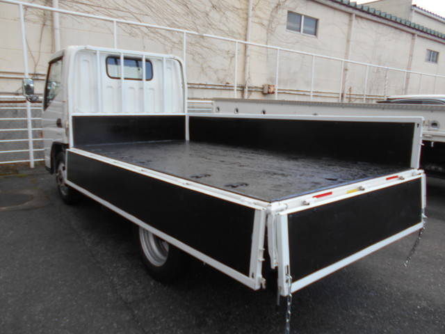 三菱ふそうキャンター平ボディ小型（2t・3t）[写真11]