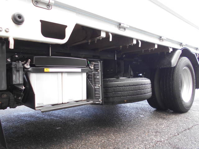 三菱ふそうキャンター平ボディ小型（2t・3t）[写真16]