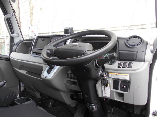 三菱ふそうキャンター平ボディ小型（2t・3t）[写真23]