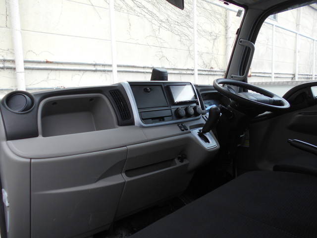 三菱ふそうキャンター平ボディ小型（2t・3t）[写真25]