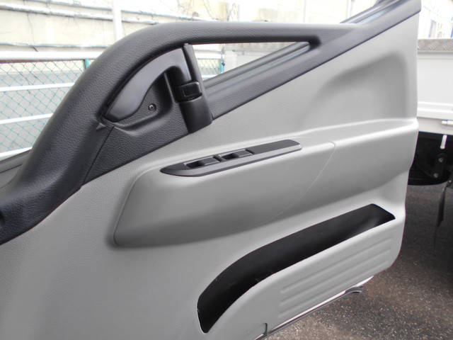 三菱ふそうキャンター平ボディ小型（2t・3t）[写真36]