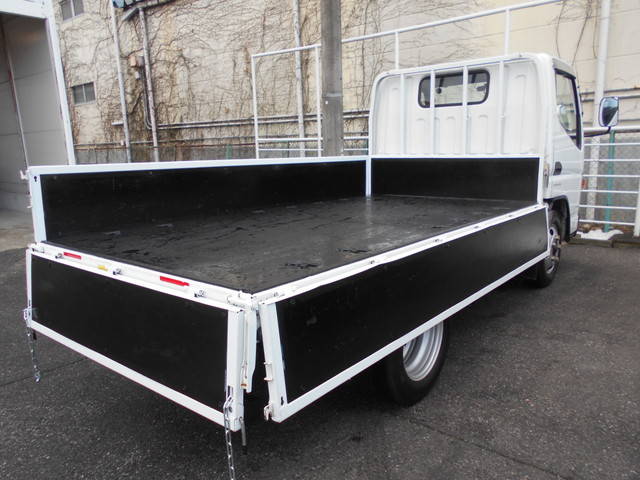 三菱ふそうキャンター平ボディ小型（2t・3t）[写真09]