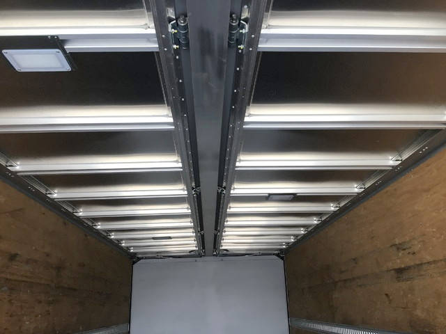 いすゞフォワードアルミウイング中型（4t）[写真15]