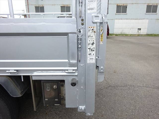 日野デュトロ平ボディ小型（2t・3t）[写真18]