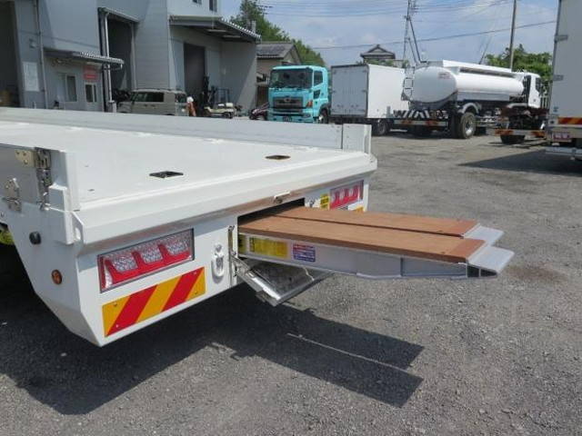 いすゞギガセルフクレーン4段大型（10t）[写真18]