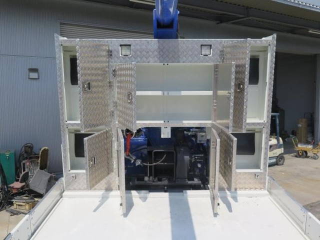 いすゞギガセルフクレーン4段大型（10t）[写真23]