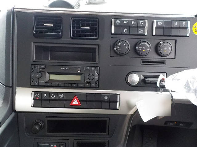 三菱ふそうスーパーグレートアルミウイング大型（10t）[写真10]