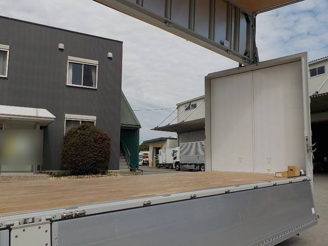三菱ふそうスーパーグレートアルミウイング大型（10t）[写真21]