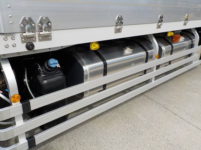 三菱ふそうスーパーグレートアルミウイング大型（10t）[写真27]