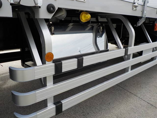 三菱ふそうスーパーグレートアルミウイング大型（10t）[写真29]