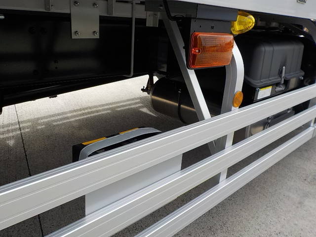 三菱ふそうスーパーグレートアルミウイング大型（10t）[写真30]