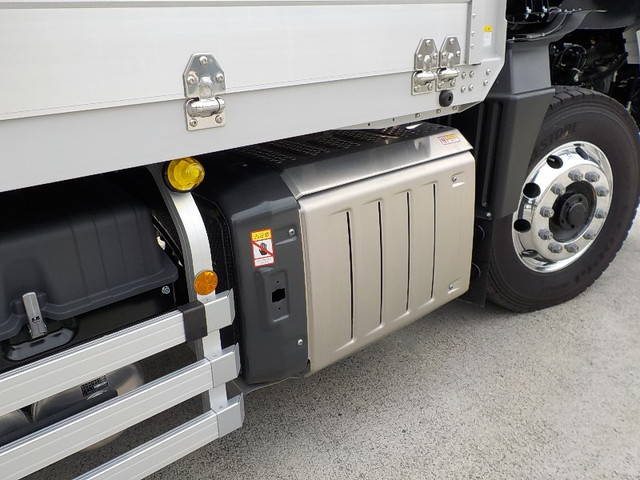 三菱ふそうスーパーグレートアルミウイング大型（10t）[写真31]