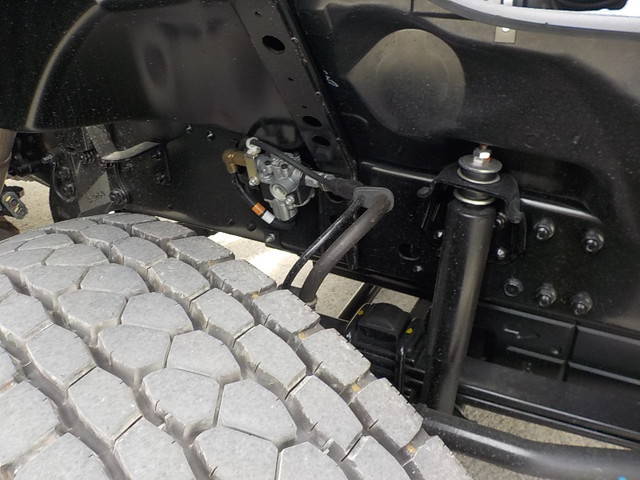 三菱ふそうスーパーグレートアルミウイング大型（10t）[写真36]