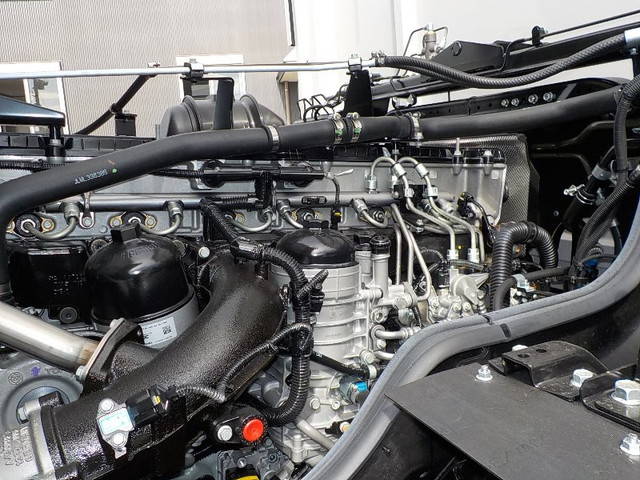 三菱ふそうスーパーグレートアルミウイング大型（10t）[写真37]