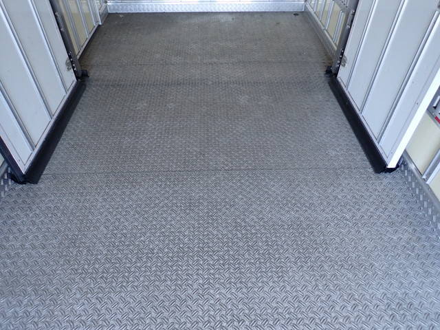 三菱ふそうキャンター冷凍車（冷蔵車）小型（2t・3t）[写真23]