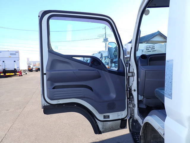 三菱ふそうキャンター冷凍車（冷蔵車）小型（2t・3t）[写真34]