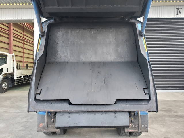 日野レンジャーパッカー車（塵芥車）中型（4t）[写真10]