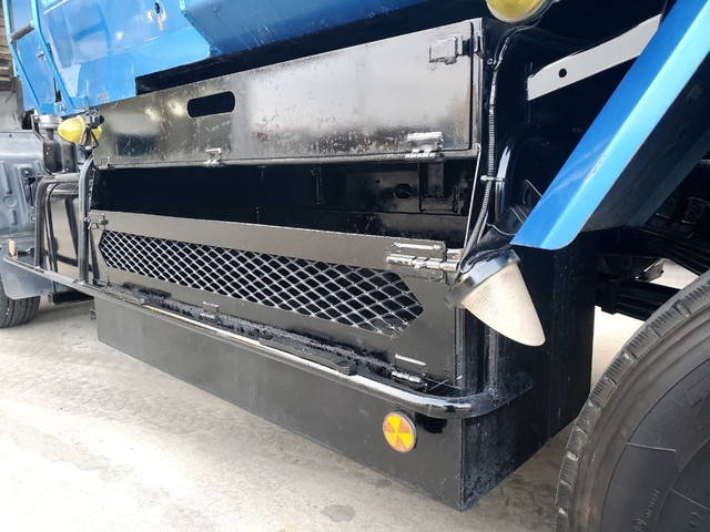 日野レンジャーパッカー車（塵芥車）中型（4t）[写真15]