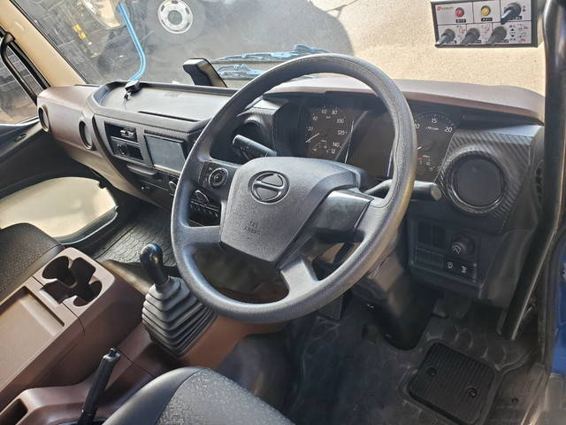 日野レンジャーパッカー車（塵芥車）中型（4t）[写真25]