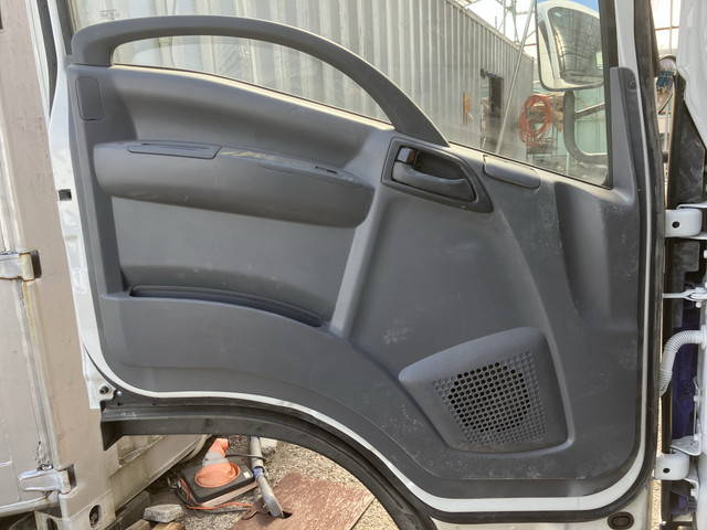 いすゞエルフアルミバン小型（2t・3t）[写真30]