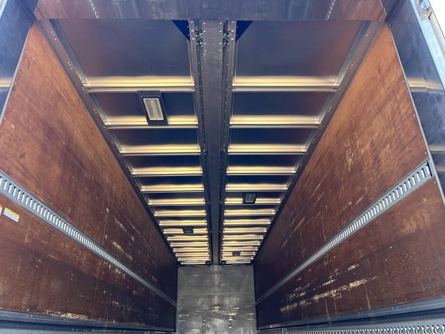 いすゞギガアルミウイング大型（10t）[写真11]