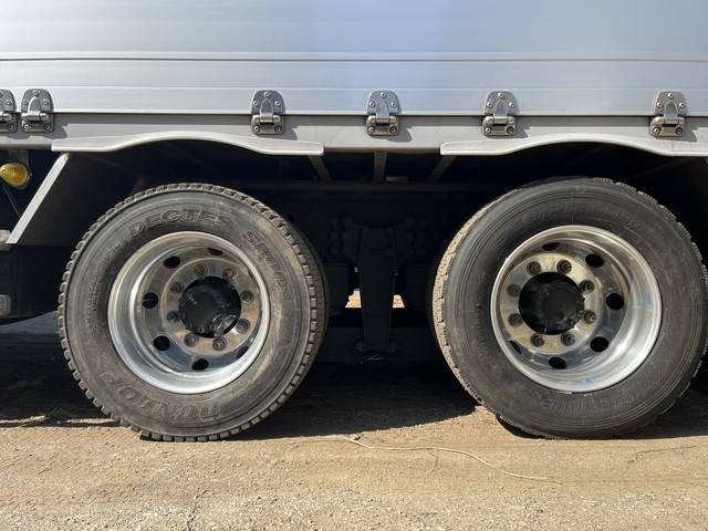 いすゞギガアルミウイング大型（10t）[写真22]