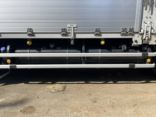 いすゞギガアルミウイング大型（10t）[写真23]