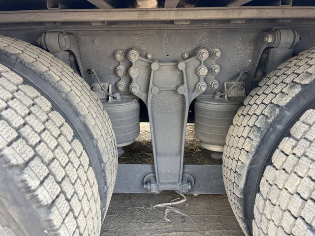 いすゞギガアルミウイング大型（10t）[写真24]