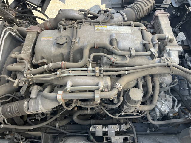 いすゞギガアルミウイング大型（10t）[写真30]