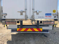 いすゞギガアルミウイング大型（10t）[写真09]