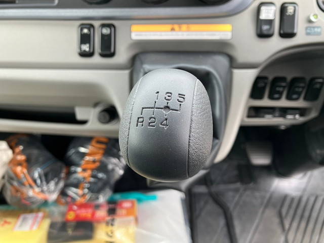 三菱ふそうキャンターセルフクレーン4段小型（2t・3t）[写真27]