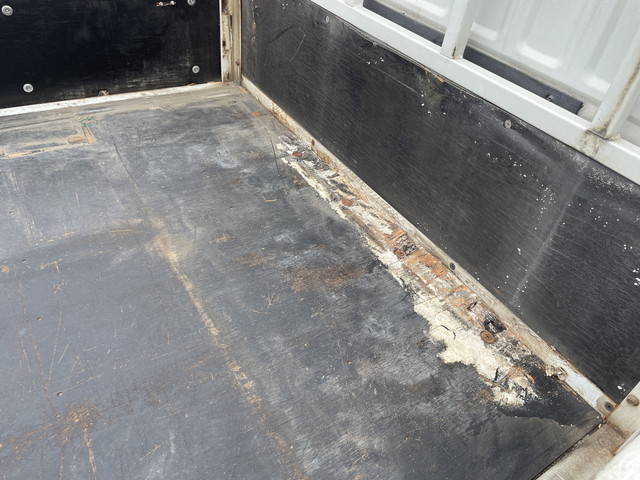 いすゞエルフ平ボディ小型（2t・3t）[写真15]