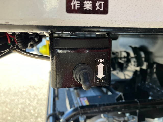 三菱ふそうファイターセーフティクレーン4段増トン（6t・8t）[写真18]