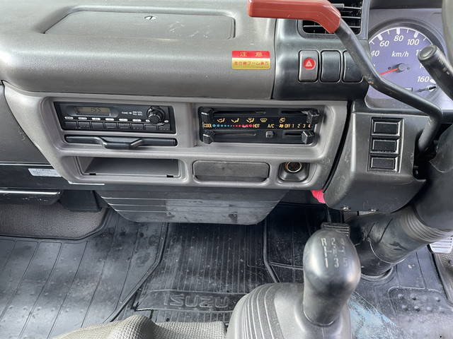 いすゞエルフクレーン4段小型（2t・3t）[写真35]