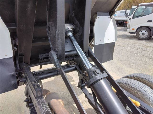 三菱ふそうキャンターダンプ小型（2t・3t）[写真15]