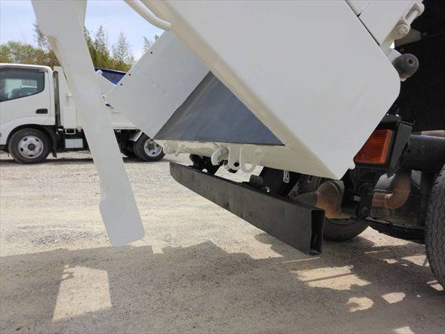 三菱ふそうキャンターダンプ小型（2t・3t）[写真16]