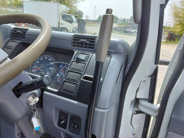 三菱ふそうキャンターダンプ小型（2t・3t）[写真26]