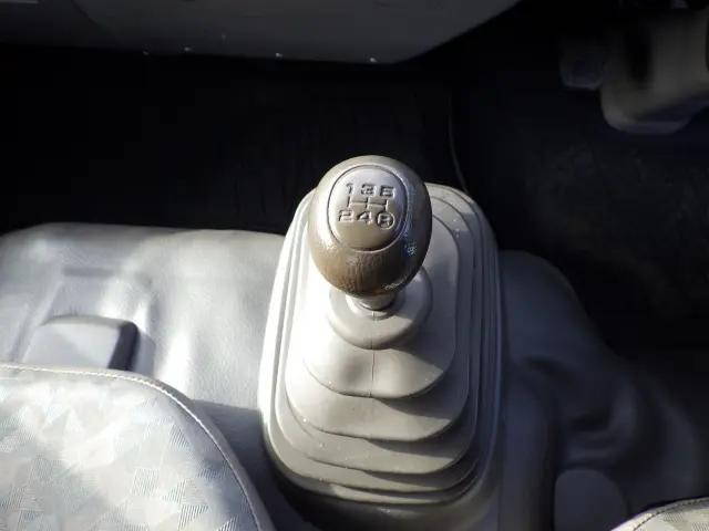 トヨタトヨエース平ボディ小型（2t・3t）[写真12]