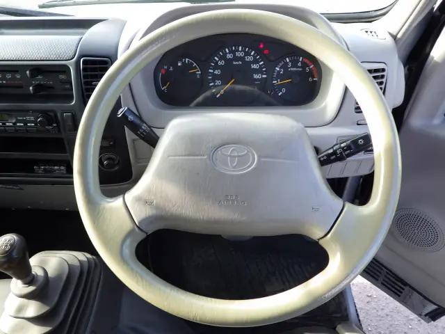 トヨタトヨエース平ボディ小型（2t・3t）[写真13]