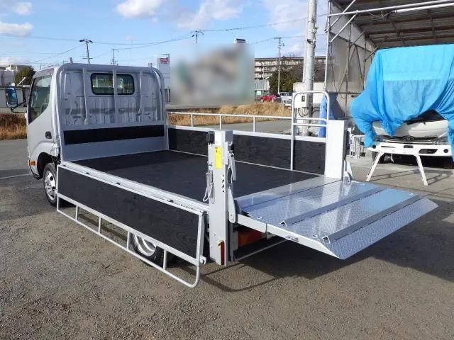 トヨタトヨエース平ボディ小型（2t・3t）[写真15]